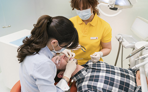 Colocación de brackets de ortodoncia