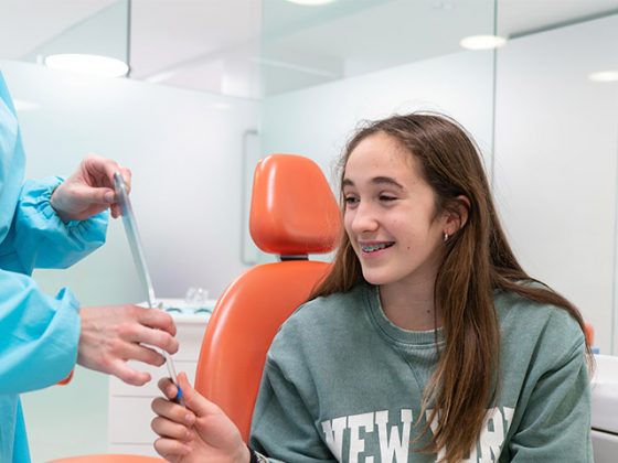 Comer helados con brackets, ortodoncia fija zaragoza